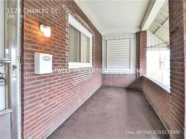 1123 Charles St in Mckees Rocks, PA - Building Photo - Building Photo