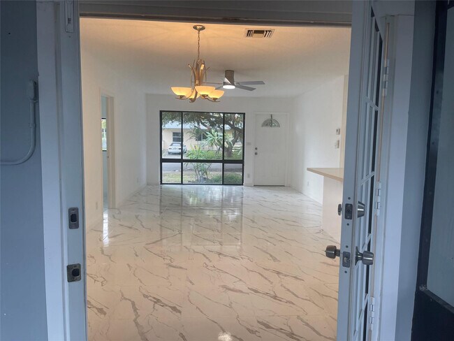 730 NE 23rd Pl in Pompano Beach, FL - Building Photo - Building Photo