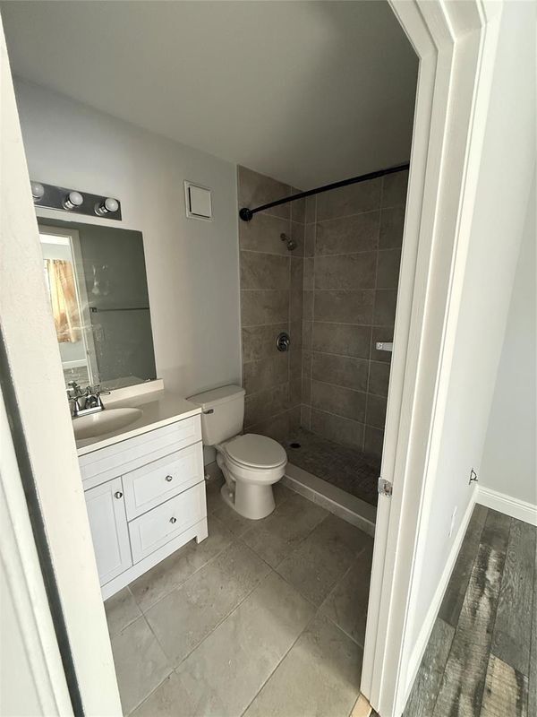 320 Palm Cir E in Pembroke Pines, FL - Foto de edificio - Building Photo