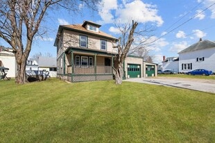 26 Viking St in Berlin, NH - Building Photo
