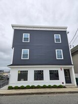 12 W 5th St, Unit 1 in Lowell, MA - Building Photo