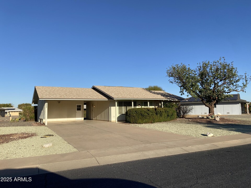 9807 W Silver Bell Dr in Sun City, AZ - Building Photo