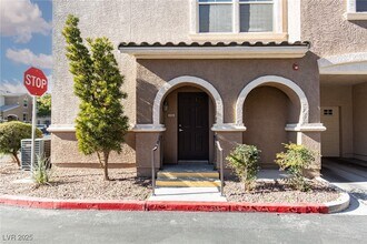 8777 W Maule Ave in Las Vegas, NV - Building Photo - Building Photo