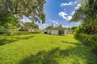 6433 SW 25th St in Miramar, FL - Foto de edificio - Building Photo