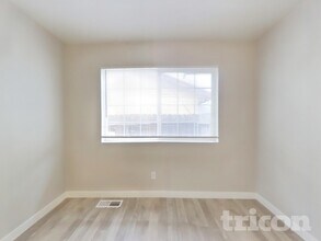 910 Donner Pass Rd in Vallejo, CA - Foto de edificio - Building Photo