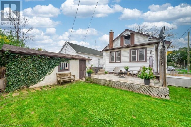 22 Concord Ave in St Catharines, ON - Building Photo - Building Photo