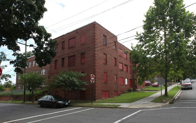 2826 Q St SE in Washington, DC - Foto de edificio - Building Photo