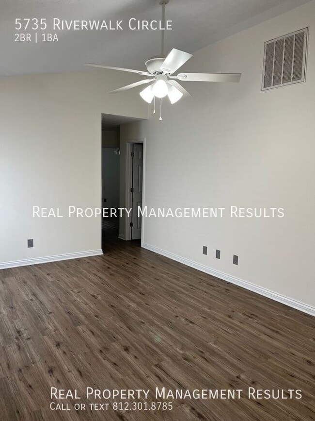 5735 River Walk Cir in Newburgh, IN - Building Photo - Building Photo