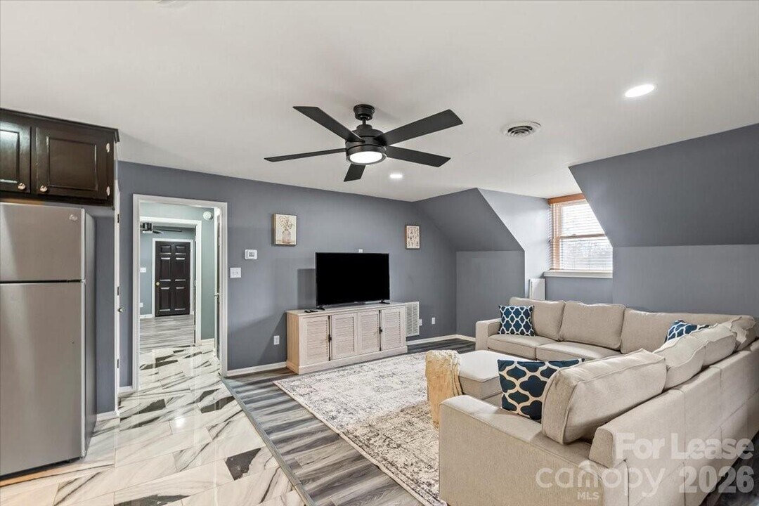 2708 Mooresville Rd in Salisbury, NC - Building Photo