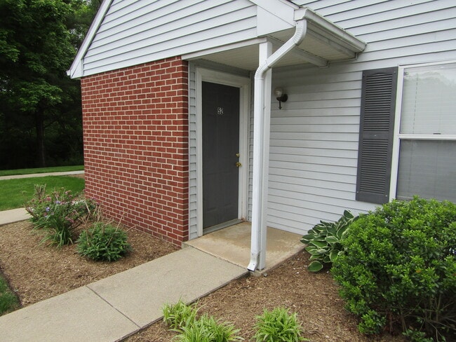 52 Hilldale Dr in Ephrata, PA - Building Photo - Building Photo