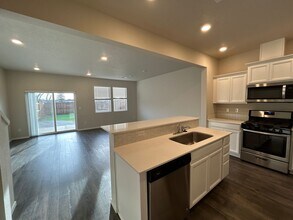 1162 NW Upas Pl in Redmond, OR - Building Photo - Building Photo