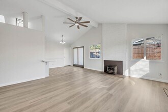 8054 Oak Forest St in Citrus Heights, CA - Building Photo - Building Photo