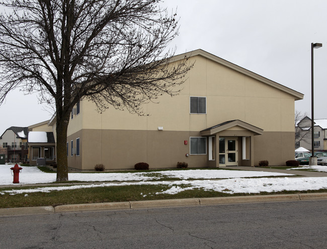 Boessling Lutheran Village Apartments in Belle Plaine, MN - Foto de edificio - Building Photo