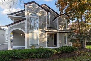 677 E Lincoln St in Birmingham, MI - Building Photo