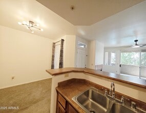 3830 E Lakewood Pkwy E in Phoenix, AZ - Foto de edificio - Building Photo