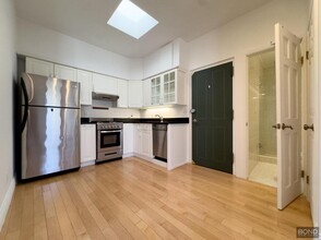 161 Greenpoint Ave in Brooklyn, NY - Building Photo - Building Photo
