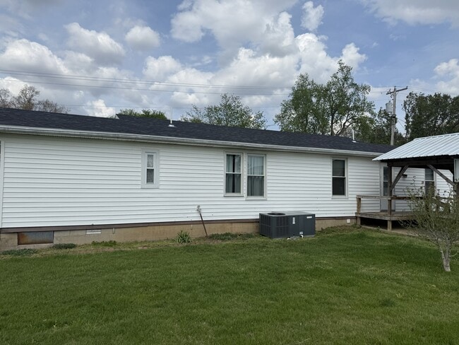 225 Daniel St in Island, KY - Building Photo - Building Photo