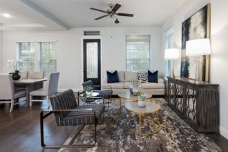 1115 Manacor Ln in Dallas, TX - Foto de edificio - Building Photo