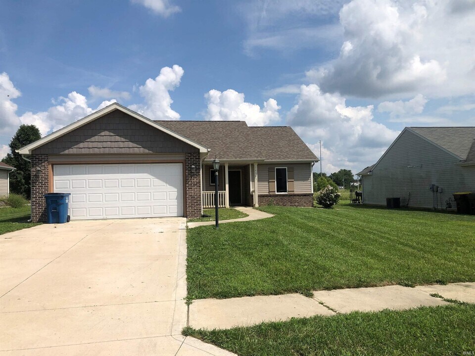 14962 Towne Park Run in Huntertown, IN - Building Photo