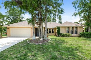 547 Indigo Ave in Wellington, FL - Building Photo