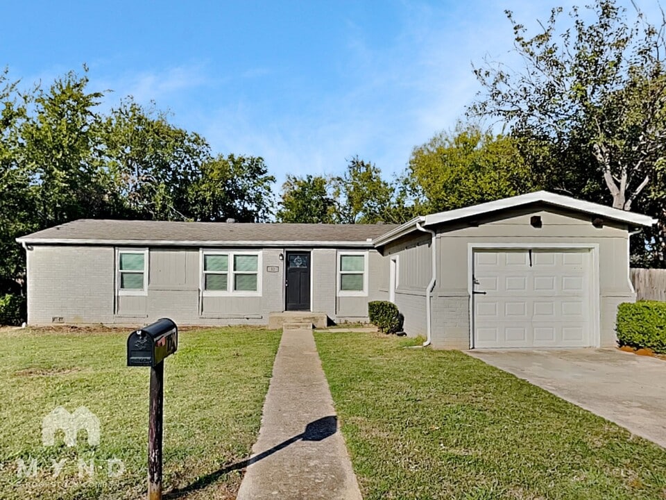 12 The Briars in Corinth, TX - Foto de edificio