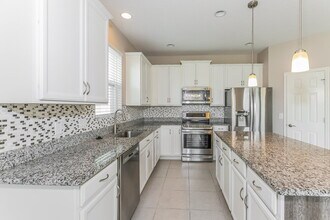 3815 San Isidro Cir in St. Cloud, FL - Foto de edificio - Building Photo