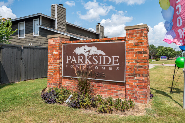 Parkside Arlington in Arlington, TX - Foto de edificio - Building Photo