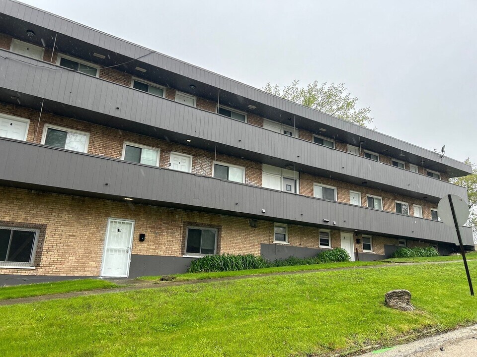 601 Hill St in Waukegan, IL - Building Photo