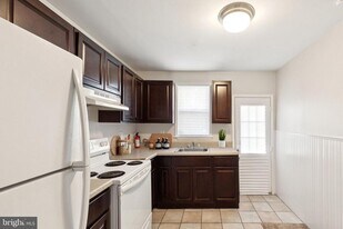 1522 S Myrtlewood St in Philadelphia, PA - Building Photo