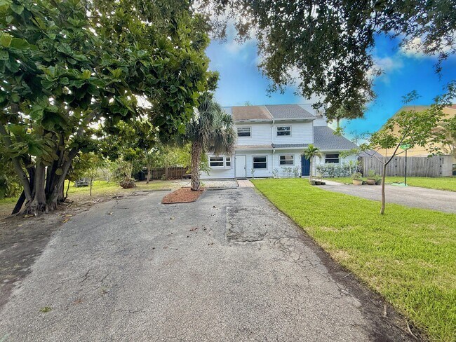 9243 Green Meadows Way in Palm Beach Gardens, FL - Building Photo - Building Photo
