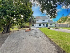 9243 Green Meadows Way in Palm Beach Gardens, FL - Building Photo - Building Photo