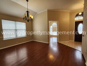 1415 Murphy Dr in Rockwall, TX - Foto de edificio - Building Photo