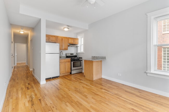 7456 N Greenview Ave in Chicago, IL - Building Photo - Building Photo