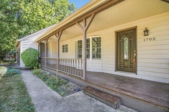 1705 Lake Shore Dr in Mahomet, IL - Building Photo - Building Photo