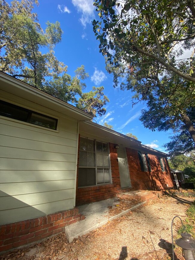 2516 McArthur St in Tallahassee, FL - Building Photo - Building Photo