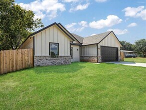 2411 Mercedes St in Granbury, TX - Building Photo - Building Photo