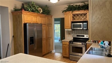 325 Moccasin Trail in Girard, OH - Building Photo - Building Photo