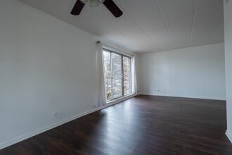 10241 Central Ave, Unit 1b in Oak Lawn, IL - Building Photo - Building Photo