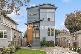 2491 SE 67th Ave in Portland, OR - Building Photo