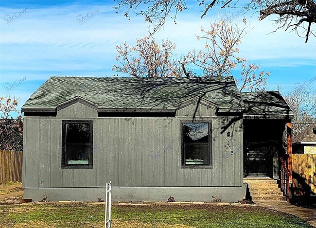 2425 Jennings Ave in Dallas, TX - Building Photo - Building Photo