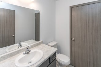 Creekside Commons in Harrisburg, SD - Foto de edificio - Interior Photo