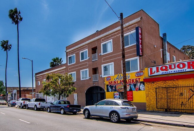 South Park Place Apartments in Los Angeles, CA - Building Photo - Interior Photo