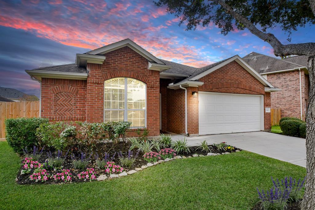 11601 Cross Spring Dr in Pearland, TX - Building Photo