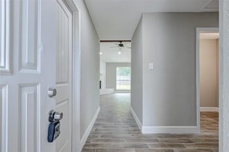 19 Ranch House Loop in Angleton, TX - Building Photo - Building Photo