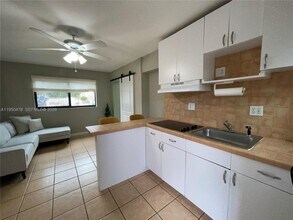 2342 SW 128th Ave in Miami, FL - Building Photo - Building Photo