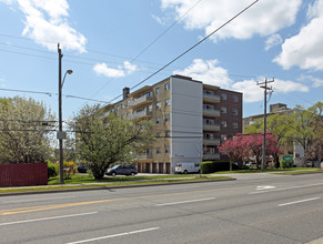 Gailong Towers in Toronto, ON - Building Photo - Building Photo