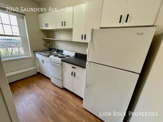 2040 W Saunders Ave in St. Paul, MN - Building Photo - Building Photo