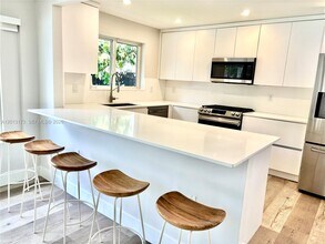 19340 NE 18th Ct in Miami, FL - Building Photo - Building Photo