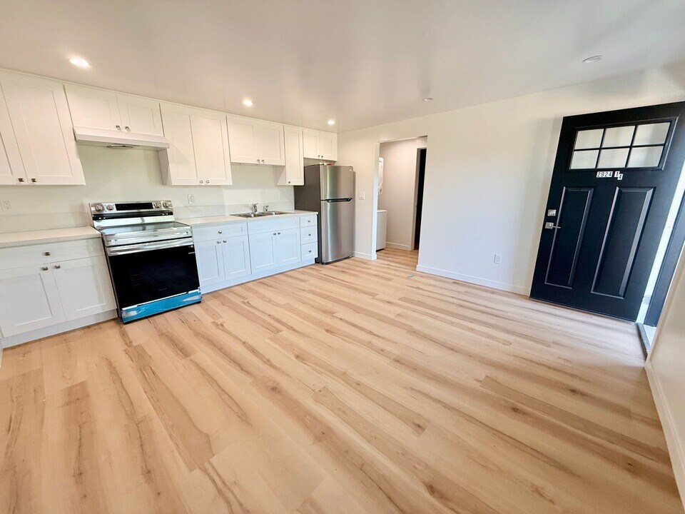 2922 8th Ave in Los Angeles, CA - Building Photo