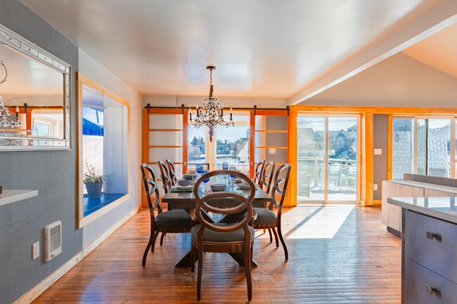 91 S Penataquit Ave in Bay Shore, NY - Building Photo - Building Photo